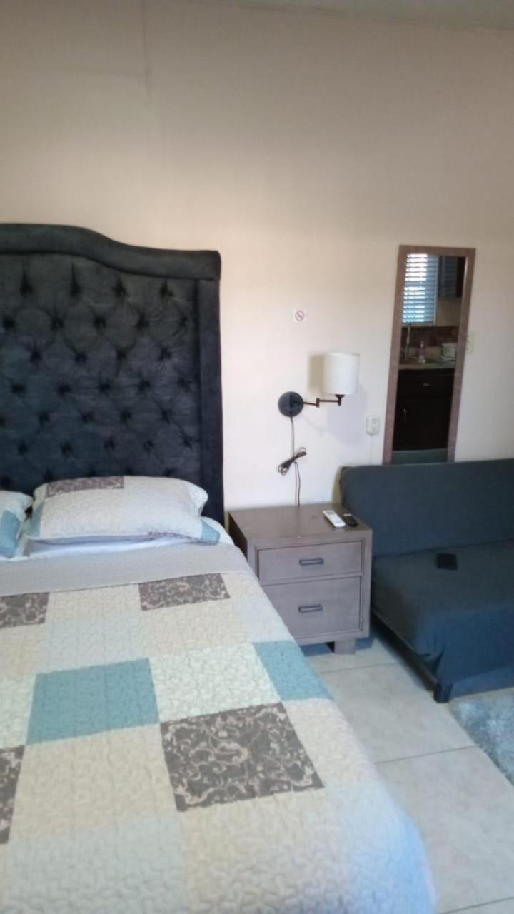 Mona Studio Suite Κίνγκστον Εξωτερικό φωτογραφία