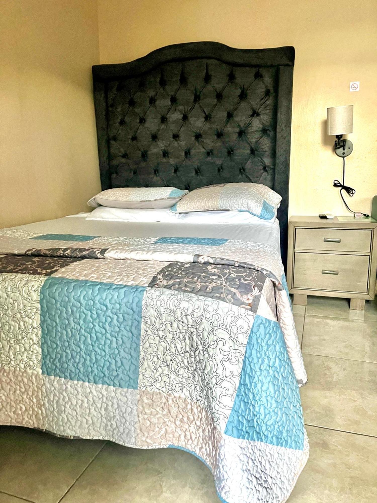 Mona Studio Suite Κίνγκστον Εξωτερικό φωτογραφία